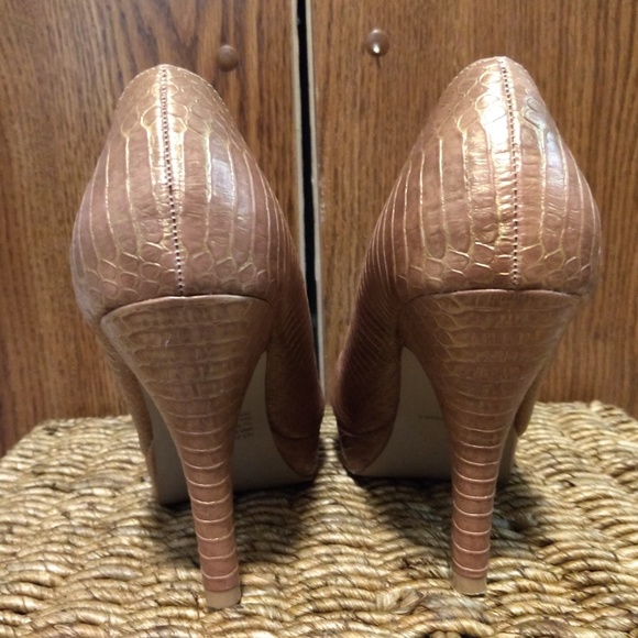 Gold platform heels - Picture 4 of 8